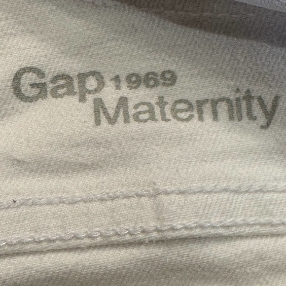 Gap Maternity Jeans in White in a ladies Size 29R. - Picture 3 of 7